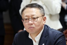 [단독]급여계좌 옮기면, 통신비 '0원'...우리은행의 '고객 확대' 실험