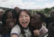 "만지지 마"...여자 혼자 아프리카 갔다가 '봉변'