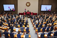 "100일의 여정 시작" 정기국회 개회…與野, 대치 대신 협치로 시작