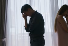 임신한 약혼자 두고...동료와 성관계한 공무원, 감봉 면한 이유