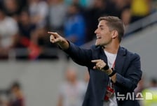 "챗GPT로 선수 평가" 논란…한국 지휘봉 잡은 모레노, 스페인도 '뜻밖'