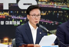 與 "세종 행정수도특별법 연내 처리…관련 특위 구성 검토"