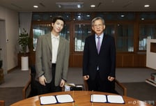 RM이 '콕' 집은 작가와 전 세계 큐레이터 만난다…KF, 큐레이팅 행사 개최