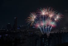 공짜 자리에 돗자리 깔고 "불꽃 명당 20만원"…분통 먼저 터진다
