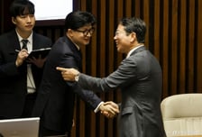 한동훈, 김승원 '신약 청탁' 이어 '비자금' 의혹 제기…"특정 통장 페이백"