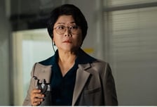 '닥터X' 이정은, 돈 밝히는 의사 브로커 변신…김지원과 워맨스
