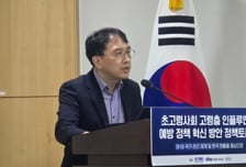 "접종률 80% 넘지만 예방효과 50%↓"…고령층 강화백신 도입 필요