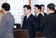 [속보]李대통령 "국적 취득·국내 거주 즉시 기초연금…'최소 필요 거주 기간' 검토"
