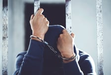 '미성년' 전 여친 스토킹한 30대, 흉기 들고 언니 집도 찾아갔다