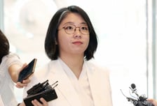 용혜인, 언더조직 의혹 잇따라...출근길 '묵묵부답'