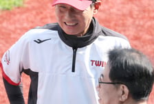 '5연승' 염경엽 "잠실 가득 채워주신 팬분들 덕분, 고우석 3년 만에 SV 축하→케네디 2이닝 완벽투 승리 발판"