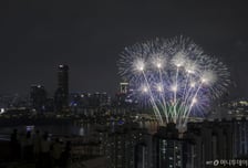 "물량 100배 더" 분주한 편의점...올해도 '불꽃축제 특수' 기대