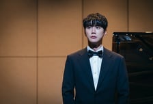 '포핸즈' 이준영, 무대 위 패닉 포착...홀로 남은 송강