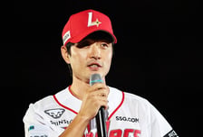 '21년 원클럽맨' 눈시울 붉힌 김성현, 그라운드와 뜨거운 안녕... '부상병' 최정-김광현도 자리 빛냈다 [인천 현장]
