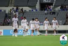 수원FC '11경기 무패'→2위 '승점 단 1 차이' 맹추격... 부산 '8경기 무승 수렁' [K리그2 종합]
