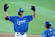 '1위 삼성 화력 미쳤다' '0:4→5:4→10:4' LG 상대로 선두 위엄 뽐냈다! '복귀' 후라도 시즌 6승 [잠실 현장리뷰]