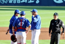 [포토] '힘겨운 1회말' 후라도