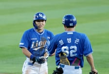 [포토] '번트로 만든 무사 2,3루 찬스' 김지찬