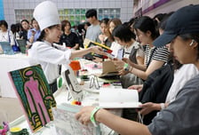 '수교 140주년' 프랑스 파리 날아간 K북, 유럽 독자 노린다