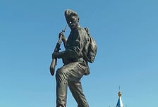 '일본제국 상징' 박살낸 러시아 전승기념동상...일본 항의에 콧방귀