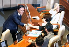 "정권 용비어천가" "배추농사 시즌2"…국민의힘, 김민석 연설 맹폭