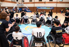 "강의실 넘어 경기장"…대구대 학생들, 장애인 럭비팀 '밀착 케어'