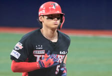 [오피셜] 대박! 김도영, 곽빈 제치고 8월 월간 MVP 선정→'40홈런 눈앞' 거포 본능 인정받았다