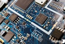 中, AI 가속기 10만장급 초대형 클러스터 구축…국산칩 키운다