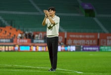 [오피셜] '역대급 성적' 정경호 감독, 강원과 '1년 더' 재계약 "조건보다 고향 향한 애정이 먼저다"