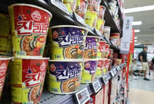 "최대 64% 싸진다, 반값 라면도"…추석 앞두고 할인폭탄