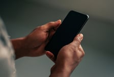 "사진 보내주면 용돈 줄게"…군대서 10대 성 착취, 징역살이 중 또 적발