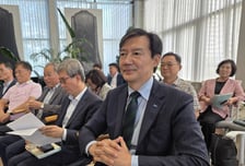 조국, 친명계 겨냥 "옳은 말 역적으로 모는 자들이 간신"