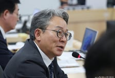 與 "주택공급 선행지표, 뚜렷한 개선 흐름…발목잡기 명분없다"