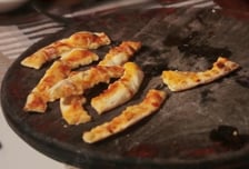 "피자 테두리 남기는 아이 그냥 두나요?"…누리꾼들 엇갈린 반응 화제