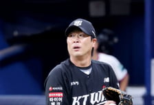 'LG→삼성→KT' 프로 23년차 베테랑 철완에 우승 명장 극찬 "우규민 정말 대단! 선발까지 했는데 902G나 던졌다"