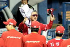 SSG의 시즌은 아직 끝나지 않았다 "앞으로 랜더스가 팬 여러분께 자랑이자 자부심이 될 수 있도록..." 200승 사령탑의 '진심'