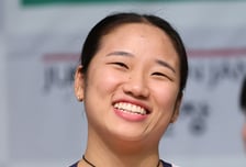 "안세영, 역대 최고가 되는 길 걷고 있다" 우승 너무 많아 랭킹 산정서 빠진 성적까지 있다... 100주 연속 세계 1위에 '외신도 찬사'