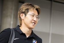 "이강인 너무 잘하자 리버풀 거칠어졌다" 스페인 현지 분노... 반 다이크 태클에 '신발까지 벗겨졌다'