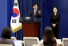 성기홍 靑수석 "대통령 연임, 헌법상 이미 금지…장관 후보자, 청문회 들어봐야"