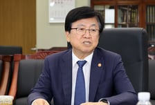 최교진, '서울대 10개·교부금 개편' 주요 정책 수립…갈등 봉합 남아