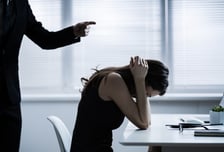 "왜 목젖 있냐" 40대 팀장이 만지고 폭행…20대 여직원, 결국 세상 등졌다
