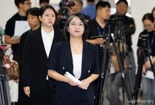 겸직 문제없다던 용혜인, 與 '사퇴 권유'에 백기…野 "의원직도 내려놔야"