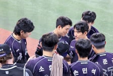 "기다려 보세요" 이강철 감독 배려, 끝내 39세 황재균 울렸다... 은퇴식날 6회 대타→3루 수비 출격 마무리 [수원 현장]