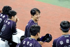 황재균 마지막 타석→3루 수비까지, KT '우승 캡틴'과 완벽한 작별! 롯데 꺾고 6연승·선두 질주 [수원 현장리뷰]