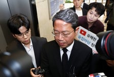 '신약 청탁' 브로커 양모씨, 오늘 재판…법원에 신변보호 요청
