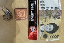 "한국 아저씨가 줬다"...일본인 관광객, 전철서 깜짝 선물 '감동'[오따뉴]