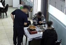 "이 깨졌다" 문신 드러내 협박...식당 67곳서 2000만원 뜯은 3인조