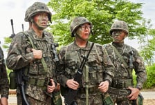 '신병4' 김동준→김민호, 상의 탈의 해병대 기세에 얼음