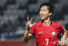 '엄지성 해트트릭+김명준 쐐기골' 이민성호, AG 1차전 대승 '8강 보인다'... 카타르 4:1 완파