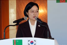 '중앙아 3개국' 머리 맞댄 한성숙 총리…디지털·핵심광물 협력방안 논의